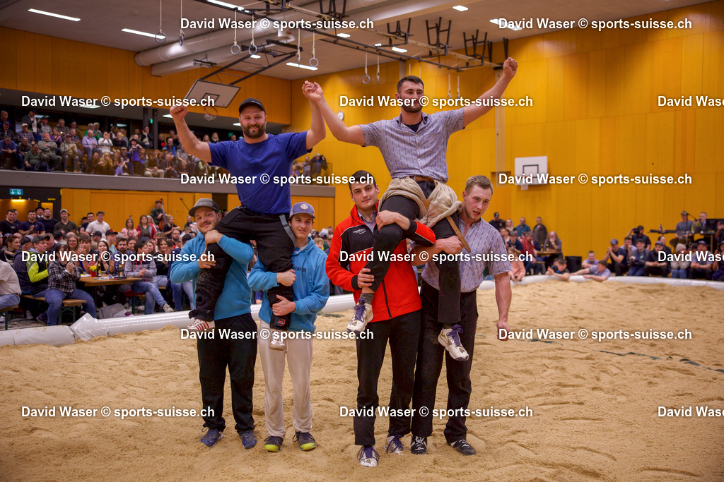 Vainqueur Schlussgang 1b Zurfluh Michael __ et 1a Heinzer Lukas __  50. Grosser Hallenschwinget Sarnen Dreifach-Turnhalle le 14.03.2026 Fotos www.sports-suisse.ch (2) | Vainqueur Schlussgang 1b Zurfluh Michael ** et 1a Heinzer Lukas **  50. Grosser Hallenschwinget Sarnen Dreifach-Turnhalle le 14.03.2026 Fotos www.sports-suisse.ch