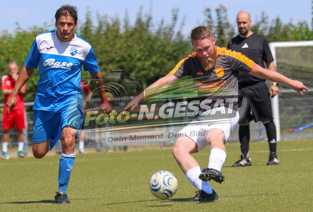 TuS Bardüttingdorf - TuRa Löhne | Auf dem Bild zu sehen: blau TuS Bardüttingdorf: Marcel Bieber ; grau TuRa Löhne: Lucas Kölling TuS Bardüttingdorf, TuRa Löhne, Saison 26/27, Kreispokal - Realisiert mit Pictrs.com