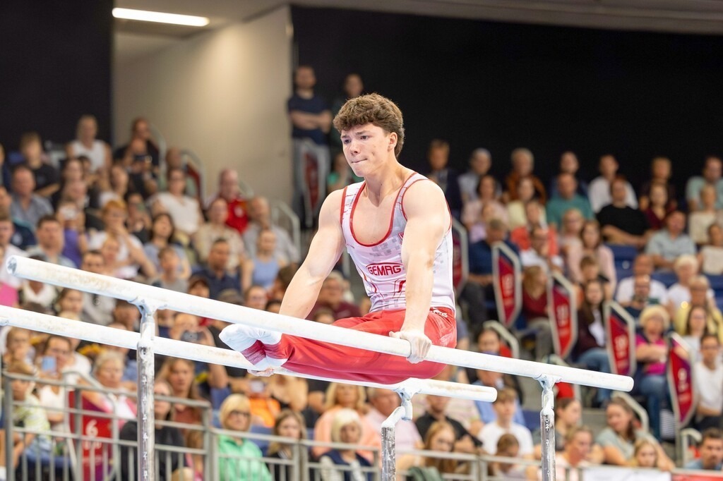 DM Finals 2026; Gerätfinals Männer Barren | DM Finals 2026; Gerätfinals Männer Barren***Radomyr Stelmakh bei seiner Übung - Realisiert mit Pictrs.com