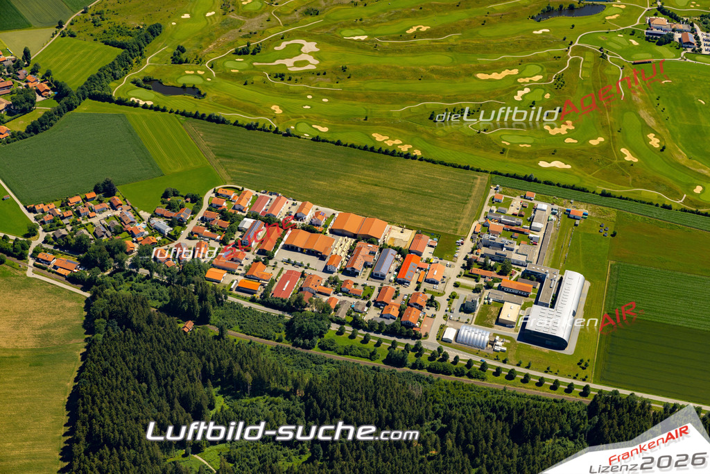Aktuelles Luftbild von Oberlaindern Valley - Die Luftaufnahme wurde 2022 mittels UL-Flugzeug erstellt ( keine Drohne ) - hochauflösende Kamera-Systeme von  Canon -Beste Qualität - Für grossformatige Ausdrucke geeignet. Die Geschenkidee !