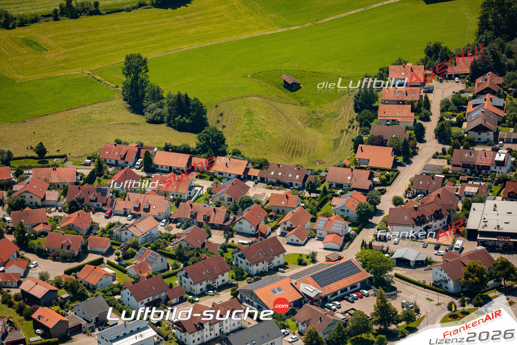 Das Luftbild zeigt :  Altusried - Die Luftaufnahme wurde 2024 vom UL-Flugzeug aus erstellt ( keine Drohne ) - Hochauflösende Luftaufnahme - Für grossformatige Ausdrucke geeignet. Die Geschenkidee !Mit Lizenz und Bildrechte bestellbar