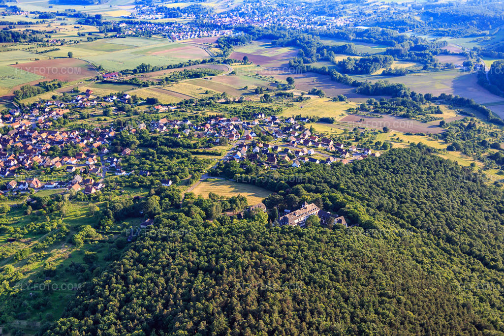 Aerial view: Château de Liebfrauenberg in Gœrsdorf in the state Bas-Rhin, France.Photo: IMG_080238.jpg taken on 06/05/2015 by Werner Riehm/FLY-FOTO.comResolution of the original: 5472 x 3648 pxChâteau du Liebfrauenberg - akademie-an-der-grenzes jimdo page!