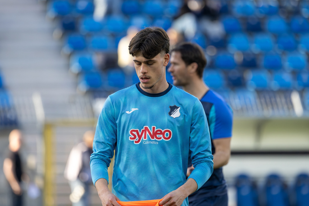 Fußball 3. Liga, Saison 2025/26, 32. Spieltag: Waldhof Mannheim gegen TSG Hoffenheim II | Fußball 3. Liga, Saison 2025/26, 32. Spieltag: Waldhof Mannheim gegen TSG Hoffenheim II***Luca Erlein (24, Hoffenheim) beim Warm-Up - Realisiert mit Pictrs.com