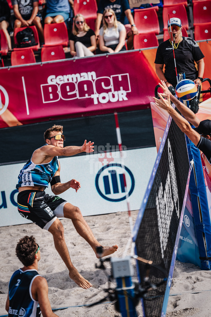 Beachvolleyball | Männer | Allianz German Beach Tour 2024 | Tourstop Kühlungsborn 2 | 17.08.2024 | Daniel Kirchner beim Angriff