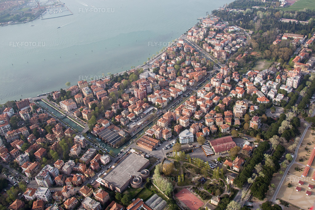 Vue aérienne: Vue de la ville à Venezia dans le département Vénétie, Italie. Photo: IMG_087504.jpg prise le 06/04/2016 par Werner Riehm/FLY-FOTO.euRésolution de l'original: 5069 x 3380 px