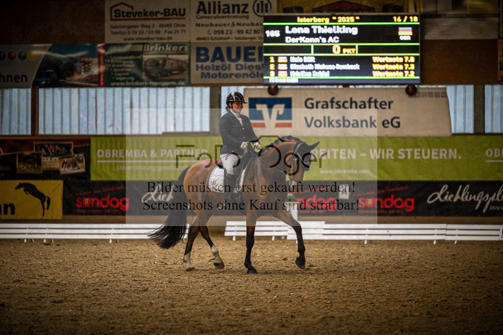 DOS_2932 | Entdecke hochwertige Reitturnierfotos von Foto Oger. Professionell, emotional und authentisch – jetzt Lieblingsmomente im Shop bestellen.Deutschlandweite Turnierfotografie. - Realisiert mit Pictrs.com