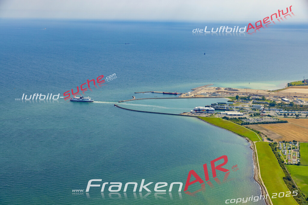Puttgarden Fehmarn Bild- Das Luftbild wurde 2025 vom UL-Flugzeug heraus erstellt ( keine Drohne bzw. Drohnenaufnahme ) - Hochauflösende Luftaufnahme -Nicht vergleichbar mit Google Maps oder Satelittenbilder- Die Geschenkidee !Mit Lizenz und Bildrechte bestellbar - CC