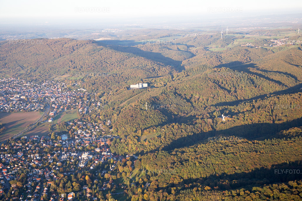 Luftbild: Stadtrand und Außenbezirks- Wohngebiete im Ortsteil Alsbach in Alsbach-Hähnlein im Bundesland Hessen in Deutschland. Foto: IMG_075066.jpg vom 18.10.2014 durch Werner Riehm/FLY-FOTO.de