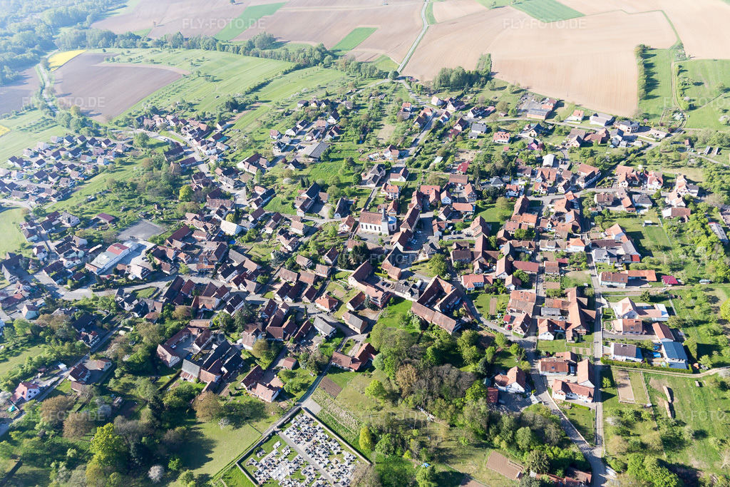 Luftbild: Ortsansicht in Lampertsloch im Bundesland Bas-Rhin in Frankreich. Foto: IMG_099346.jpg vom 30.04.2017 durch Werner Riehm/FLY-FOTO.de