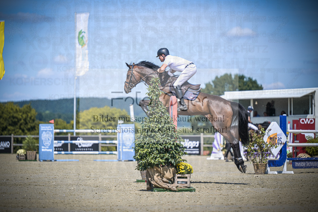DOS_3201 | Entdecke hochwertige Reitturnierfotos von Foto Oger. Professionell, emotional und authentisch – jetzt Lieblingsmomente im Shop bestellen.Deutschlandweite Turnierfotografie. - Realisiert mit Pictrs.com