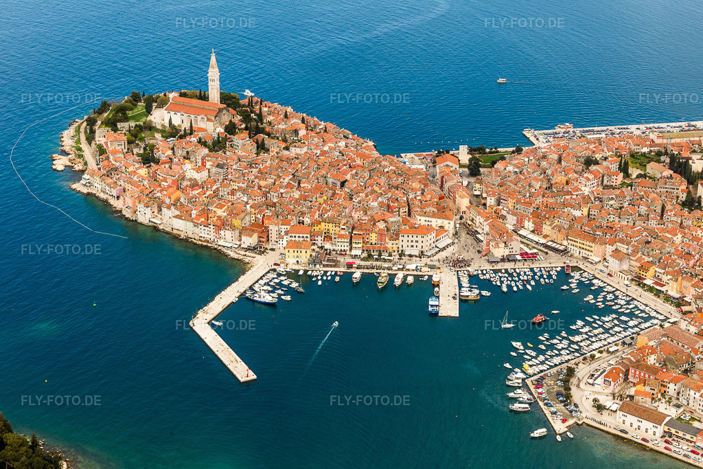Luftbild: Ortsansicht in Rovinj im Bundesland Gespanschaft Istrien in Kroatien. Foto: IMG_105988.jpg vom 13.04.2018 durch Werner Riehm/FLY-FOTO.de