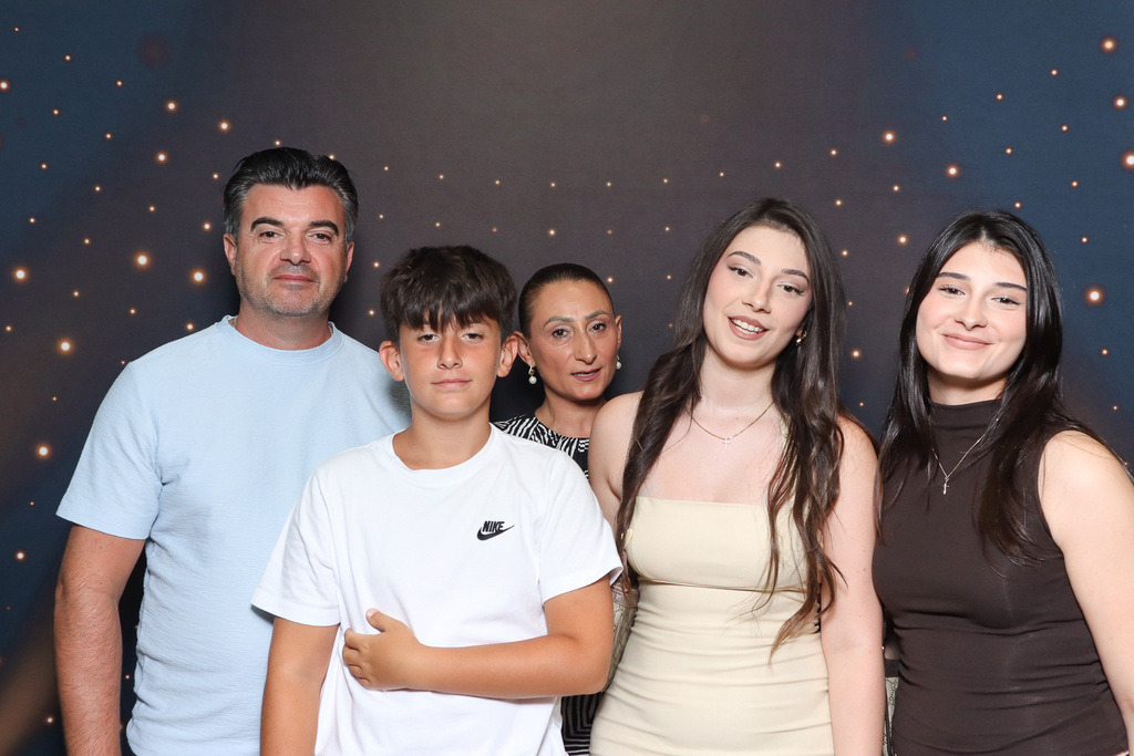 ZD260628112736-12 | Fotoshop von zweidimensional Fotografie. Ihr Fotograf im Aargau. Abzüge von Ihrem Fotobox Event bestellen.Abzüge von Ihrem Hochzeit bestellen.Abzüge von Ihrem Schulfotograf bestellen.