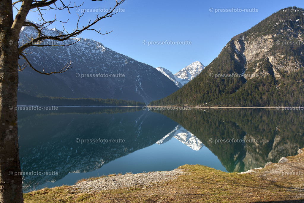 welltvi-BDB-Plansee-Fruehjahr_18032020-WTV_2656 | Info aus dem Bezirk Reutte/Ausserfern Tirol sowie eine umfangreiche Bilddatenbank über die gesamte Region: Lechtal, Talkessel Reutte, Tannheimertal, Zwischentoren. Lech, Plansee, Zugspitze, Grenztunnel, B179, Fernpassstraße, Verkehr, Lawinen, Tradition, - Realisiert mit Pictrs.com