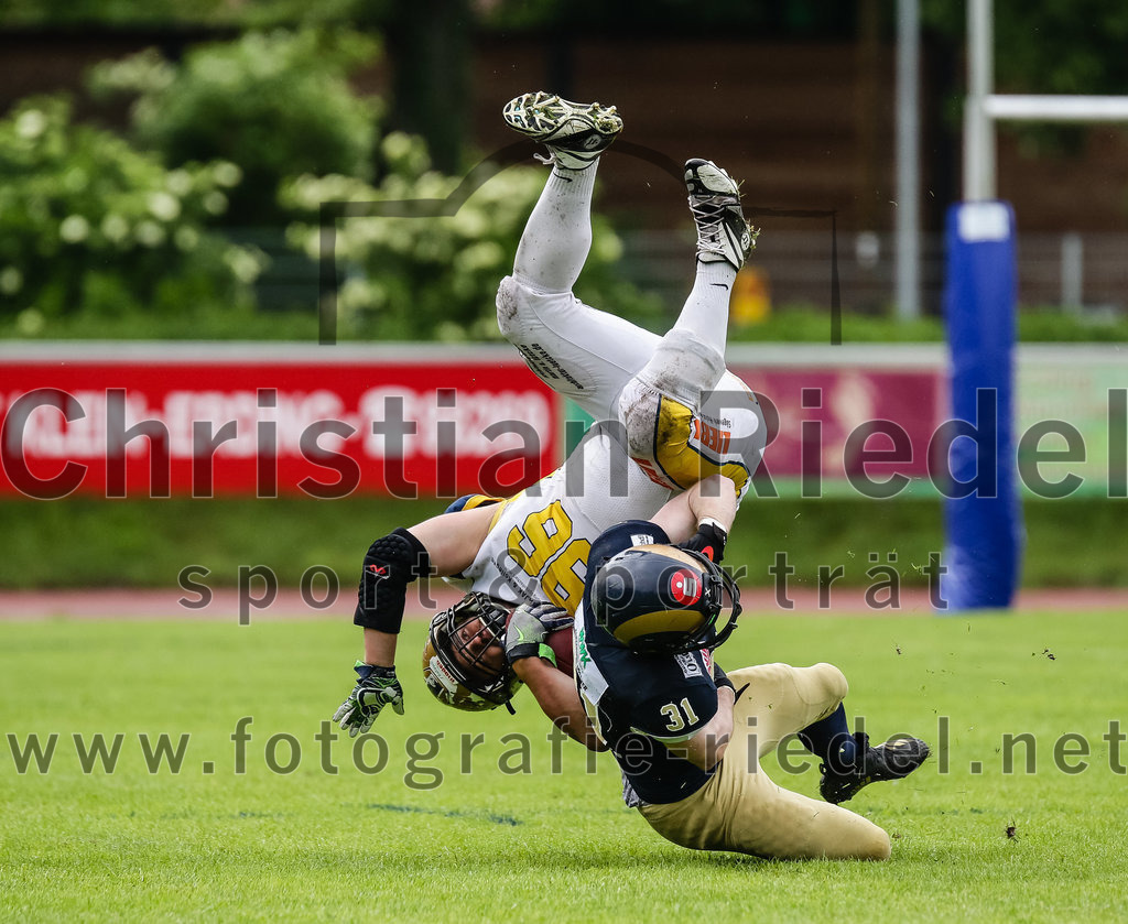 2022-05-29_165_Erding_Bulls_gegen_Nuernberg_Rams | Erding, Deutschland, 29.05.2022:
Fußball, Regionalliga 2022, 5. Spieltag, Erding Bulls gegen Nürnberg Rams, Endergebnis: 10:16

Tobias Orend (Erding Bulls, #96)

Foto: Christian Riedel / fotografie-riedel.net