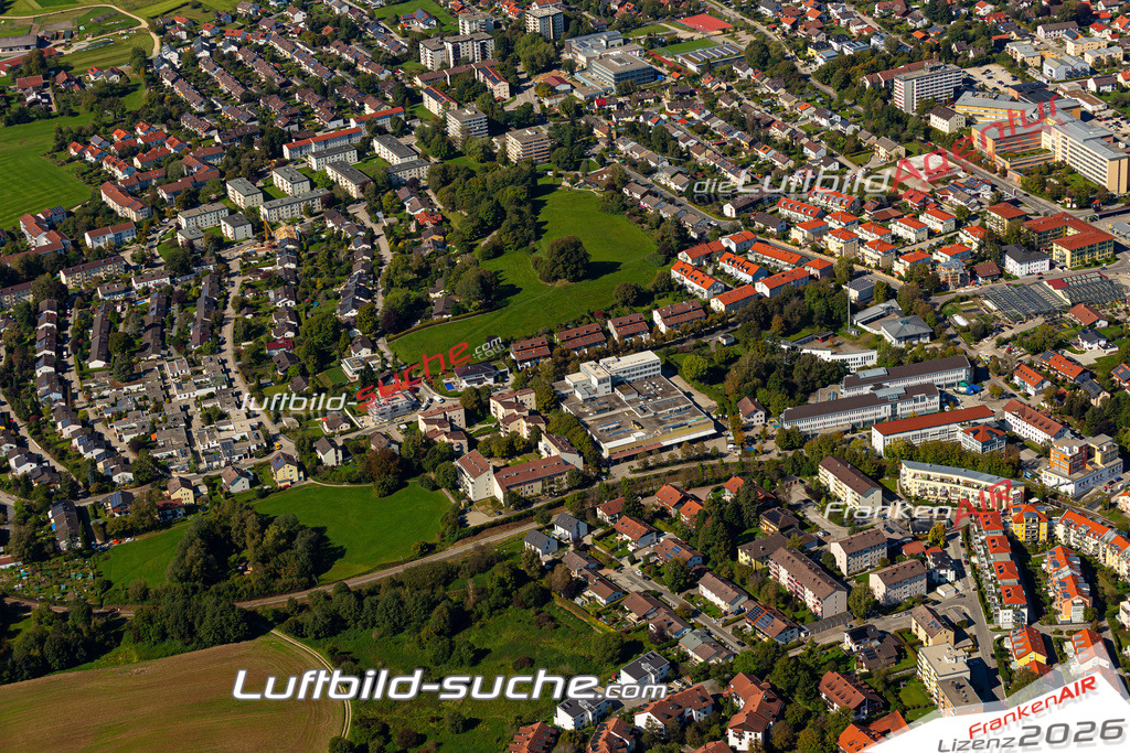 Aktuelles Luftbild von  Ebersberg Kauf mit Lizenz / Bildrechten möglich- Die Luftaufnahme wurde 2021 mittels UL-Flugzeug erstellt ( keine Drohne ) - hochauflösende Kamera-Systeme von  Canon -Beste Qualität - Für grossformatige Ausdrucke geeignet. Die Geschenkidee !