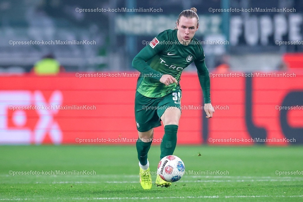 BMG13122502068 | 13.12.2025, Fußball, Borussia Mönchengladbach - VfL Wolfsburg, 1. Fußball Bundesliga, 14.Spieltag, Borussia-Park, Saison 2025 2026: Patrick Wimmer&nbsp;(VfL Wolfsburg #39)  DFB regulations prohibit any use of photographs as image sequences and or quasi-video.