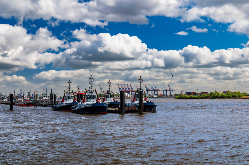 2024_04_14_HH-OEVELGOENNE-ELBE_MCP7838 | Hochwertig gedruckte Fotografien für die Wand, als Kalender und zum Verschenken. Hamburg & Norddeutschland und überall wo ich mit der Kamera unterwegs war.