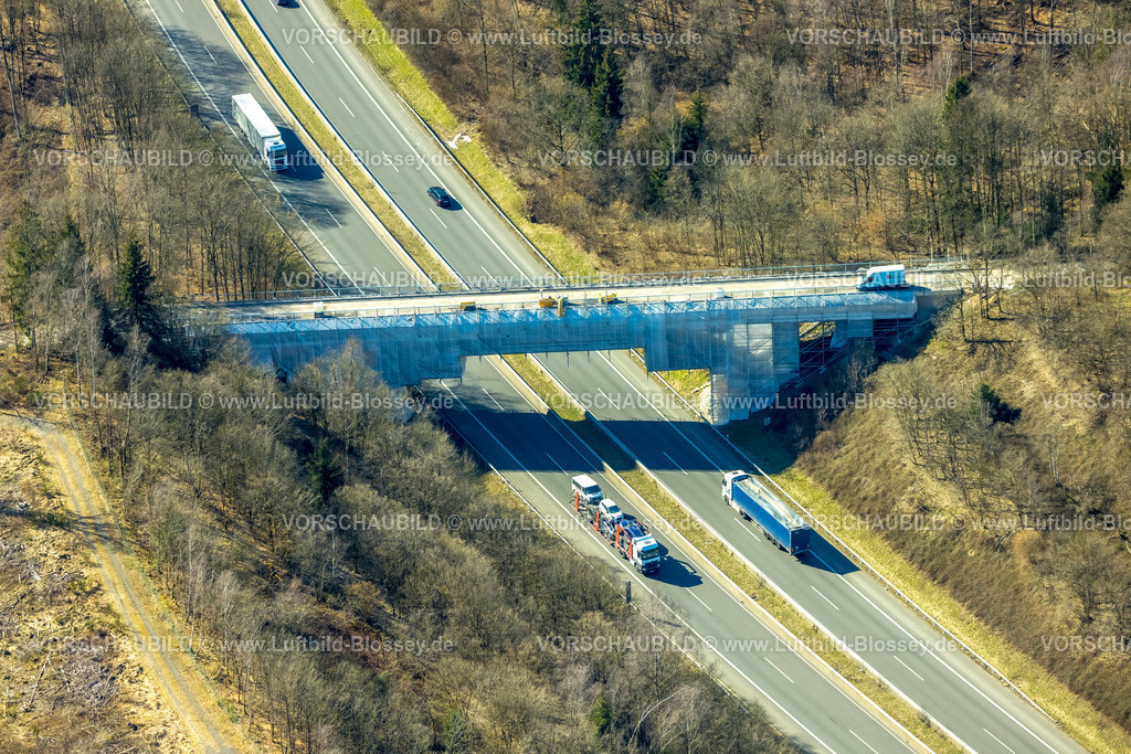 Wenden250307700GewerbegebietGerlingen | Luftbild, Renovierung einer Brücke über die Autobahn A4, Am Eichstrauch, Gerlingen, Wenden, Sauerland, Nordrhein-Westfalen, Deutschland