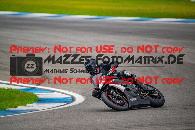 MaZZes_FotoMatrix_240701_6007705_3848 | WEISS