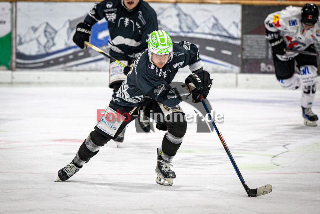 TSV Peißenberg MINERS gegen HC Landsberg RIVERKINGS | Eishockey Bayernliga Herren Vorrunde 2024/25, TSV Peißenberg MINERS gegen HC Landsberg RIVERKINGS, 20241108,Valentin HÖRNDL (MINERS 18) in Aktion,2024-11-08 in Peißenberg (Eisstadion Peißenberg)Valentin HÖRNDL (MINERS 18)Copyright: WolfgangxLindner foto-lindner.de