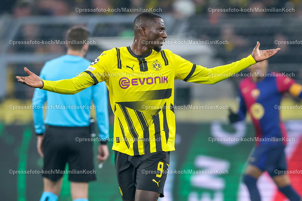 UCL11122401011 | 11.12.2024, UEFA Champions League, Borussia Dortmund - FC Barcelona, 8. Spieltag, Signal Iduna Park, Saison 2024 2025: Serhou Guirassy (BVB #9) gestikulierend