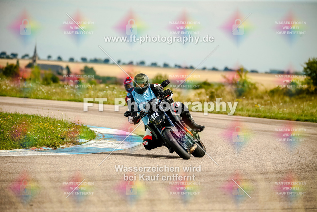 Chambley Juli-2547 | Hier findet Ihr Bilder von Touristenfahrten auf der Nürburgring Nordschleife oder von anderen Veranstaltungen die ich besucht habe. Viel Spass beim Durch Schauen 