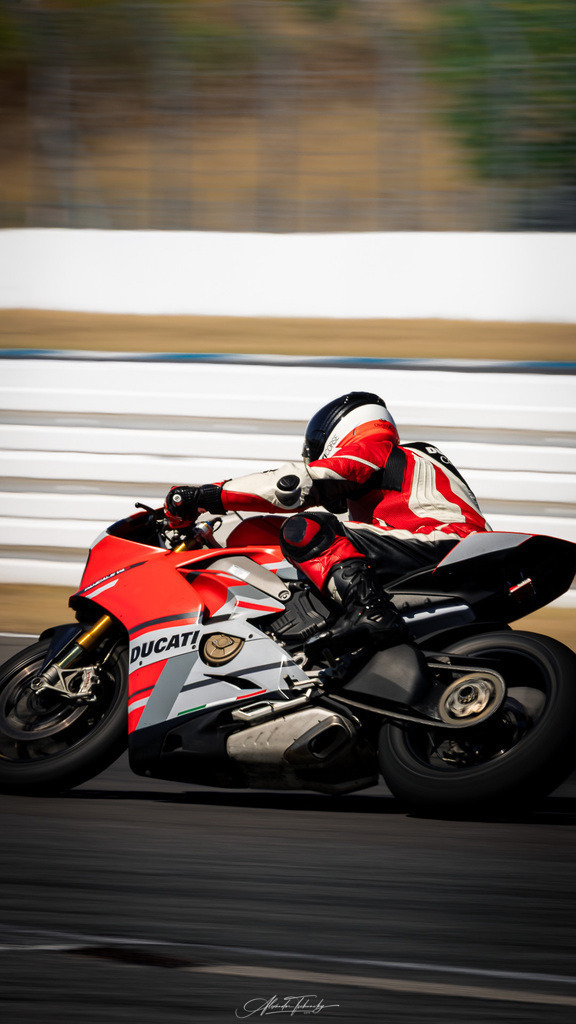 Ducati Trackday Hockenheimring 2026 | Entdecken Sie die faszinierende Welt von Alexander Tschuncky Arts: Kreative Fotografie, atemberaubende Automobilkunst und hochwertiger Bilderdruck. Lassen Sie sich inspirieren! - Realisiert mit Pictrs.com