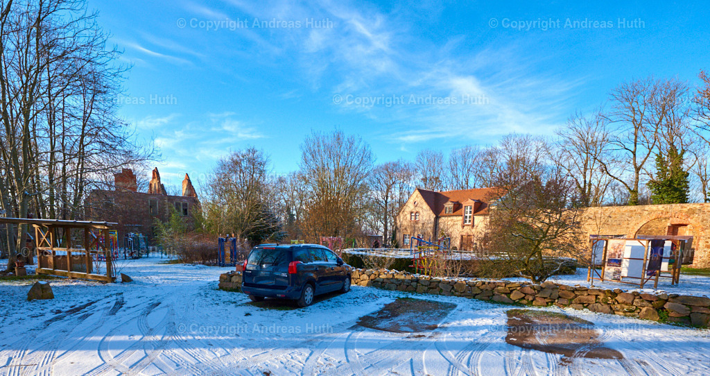 Das ehemalige Rittergut Ehrenberg mit Schlossruine (links)_ heute europäische Begegnungsstätte des Förderkreises Centro Arte Monte Onore | Bedeutsame Landschaften Deutschlands - Realisiert mit Pictrs.com