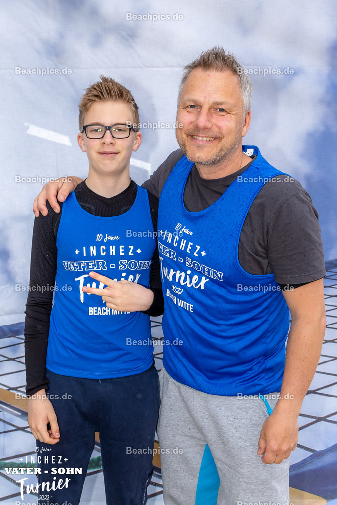 2022-00063122-Vater-Sohn-Turnier-Teamfotos-2 | 26.05.2022; Berlin Foto: Gerold Rebsch - www.beachpics.de
