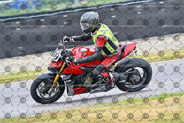 25bt02-0280 | markuskiefer.com - Realisiert mit Pictrs.com