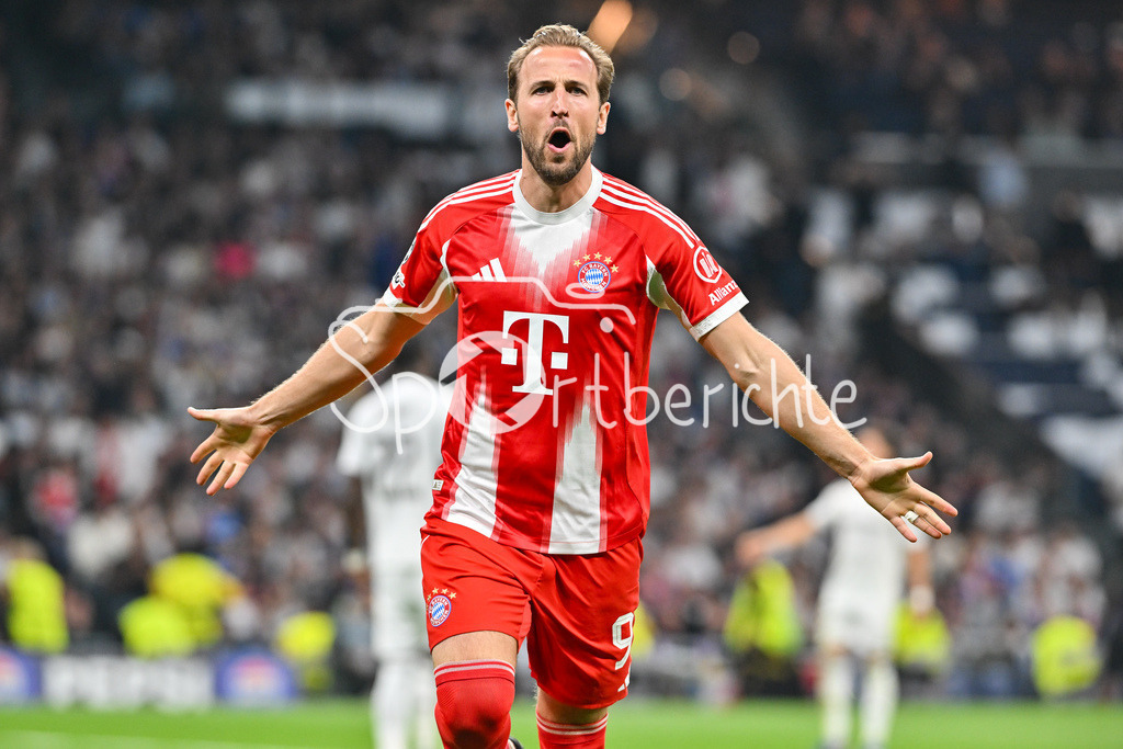 Real Madrid - FC Bayern München | MADRID, SPAIN - 07. APRIL: Bayern Munich celebrating the goal to makes 0-2 by Harry KANE (FC Bayern Munich 9) / Tor / Torschuetze / Freude / Happy during the UEFA Champions League match between Real Madrid vs. FC Bayern Munich on Quarterfinal first leg at Estadio Santiago Bernabeu