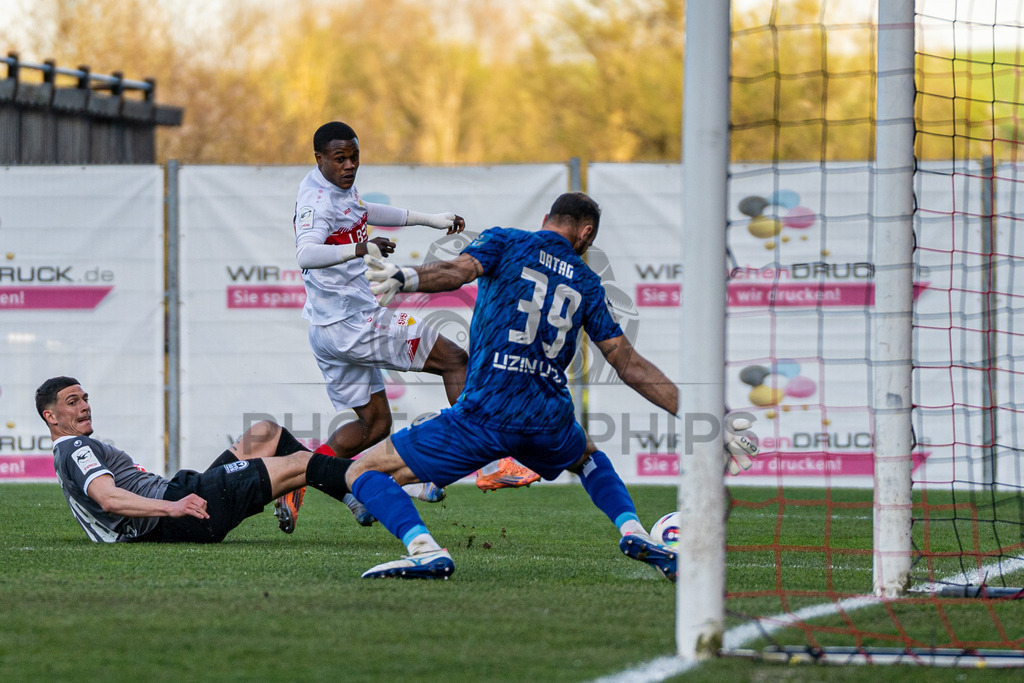 VfB Stuttgart II vs. SSV Ulm 1846 Fussball, Fussball, 3. Liga, 32. Spieltag, 08.04.2026 | Torchance durch Abdenego Nankishi (VfB Stuttgart II, #17) gehalten/pariert durch Christian Ortag (SSV Ulm 1846 Fussball, #39),VfB Stuttgart II vs. SSV Ulm 1846 Fussball, Fussball, 3. Liga, 32. Spieltag, 08.04.2026DFB regulations prohibit any use of photographs as image sequences and/or quasi-video