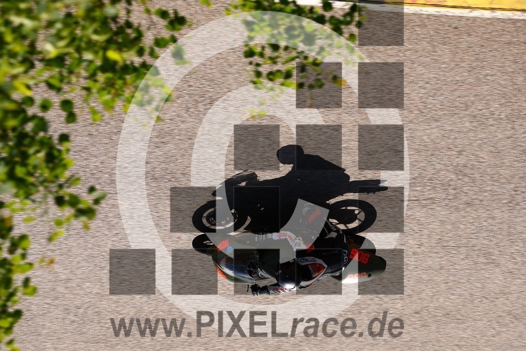 0906-20250527_04729 | Schöne Erinnerungen an spannende Momente - das festzuhalten ist unser Job. PIXELrace.de ist seit 2003 auf den Rennstrecken Europas unterwegs um die Action draußen beim Fahren und die wunderbare Stimmung imm Fahrerlager für euch einzufangen.