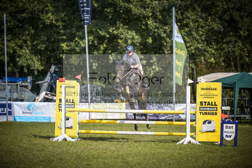 DOS_0019 | Entdecke hochwertige Reitturnierfotos von Foto Oger. Professionell, emotional und authentisch – jetzt Lieblingsmomente im Shop bestellen.Deutschlandweite Turnierfotografie. - Realisiert mit Pictrs.com