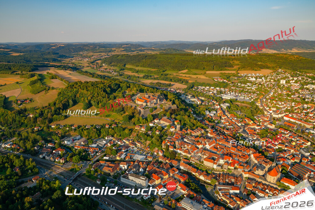 Die Luftbildaufnahme Schuetzenfest - Kronach wurde 2018 mittels Flugzeug (keine Drohne) erstellt. Perfekte Schärfe und Druck- Auflösung- Garantiert!