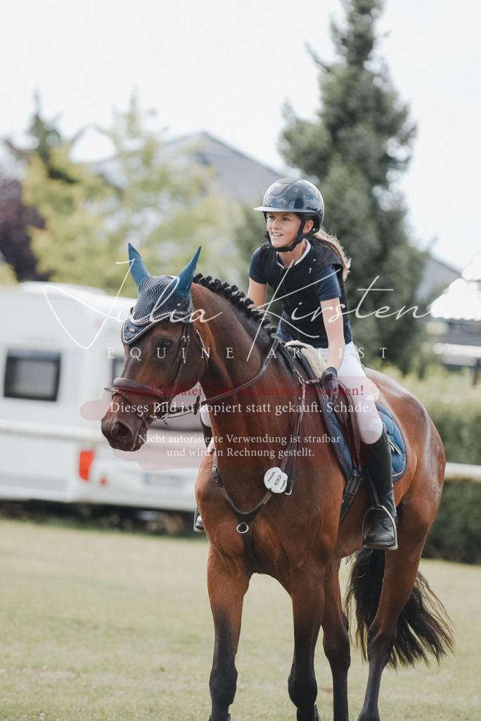 DSC_5521 | Pferde- und Turnierfotografie in Westsachsen. Pferdeportraits, Auftragszeichnungen und intuitive Kunst.