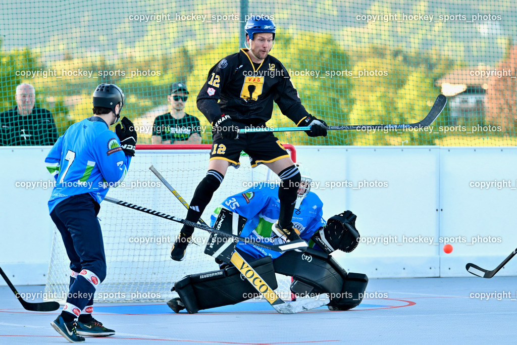 VAS Ballhockey Villach vs. ASKÖ Villach Ballhockey | #7 Urbanek Martin SV ASKÖ Ballhockey, #12 Duricky Jan VAS Ballhockey Villach, #35 Lepuschitz Leo SV ASKÖ Ballhockey, VAS Ballhockey Villach vs. ASKÖ Villach Ballhockey , VAS Ballhockey Villach vs. ASKÖ Villach Ballhockey  am 13.05.2026 in Villach (Alpen Arena ), Austria, (Photo by Bernd Stefan)