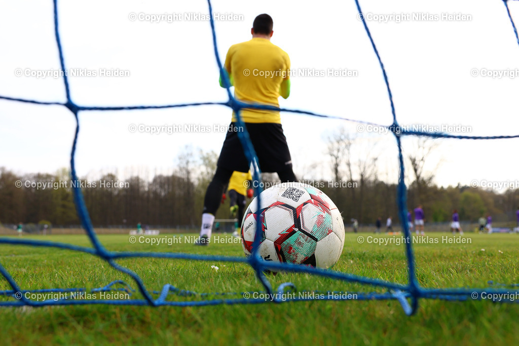 NH_VfRNeumuenster_PSVNeumuenster_FlensOberliga_15042026 | Spielball im Amateurfussball.Fußball I Herren I Flens Oberliga I Saison 2025-2026  I 19. Spieltag I VfR Neumünster - PSV Union Neumünster I 15.04.2026 I VfR Stadion HSP (Grümmi Arena)