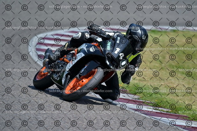 26BT02-1677 | markuskiefer.com - Realisiert mit Pictrs.com
