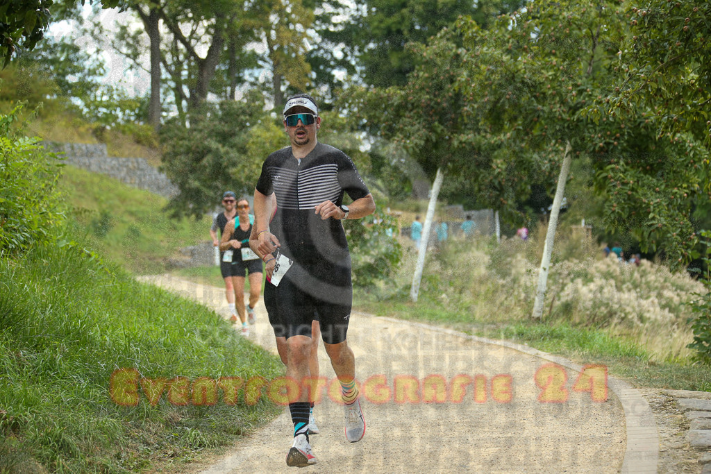 250824_1423_EX1_6028 | Sportfotografie im Rhein-Sieg Kreis, Köln, Bonn, NRW, Rheinland Pfalz, Hessen, etc. Unser Tätigkeitsfeld umfasst den Laufsport vom Volkslauf über den Marathon, Duathlon, Triathon bis zum Ultralauf wie Kölnpfad Ultra oder Schindertrail.