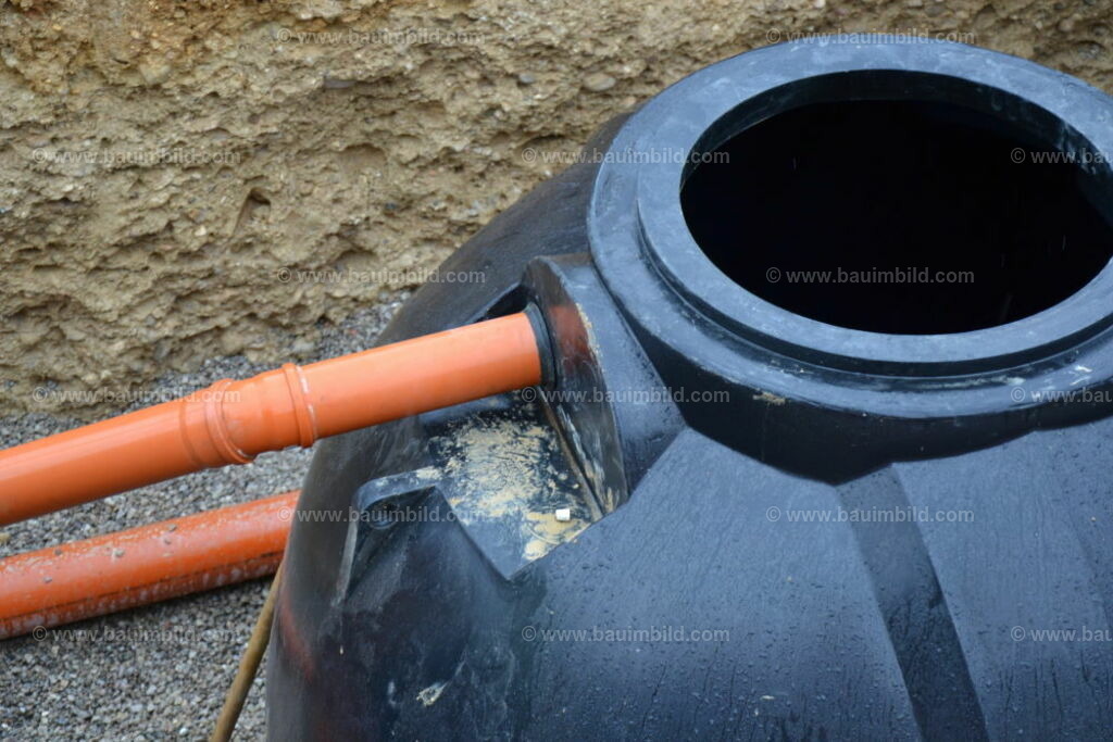 bib-lg03-abwasserkanal-0072 | Nach LV-Leistungsgruppen sortierte Detailfotos über den Bau eines Hauses. Alle Hausbau-Bilder direkt vom Urheber und Autor der Website Haus-Selber-Bauen.com