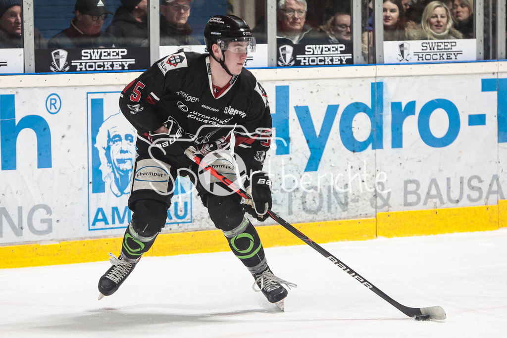 EHC Königsbrunn - TEV Miesbach | Michael RUDOLPH (EHC #5) am Puck