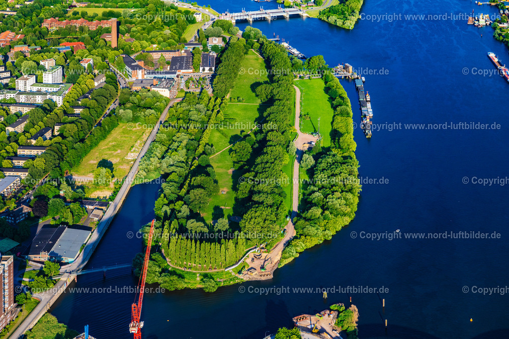 Hamburg_Rothenburgsort_Entenwerder_ELS_8518160625 | HAMBURG 16.06.2025 Parkanlage " Elbpark " im Ortsteil Rothenburgsort in Hamburg, Deutschland. // Park of " Elbpark " in the district Rothenburgsort in Hamburg, Germany. Foto: Martin Elsen