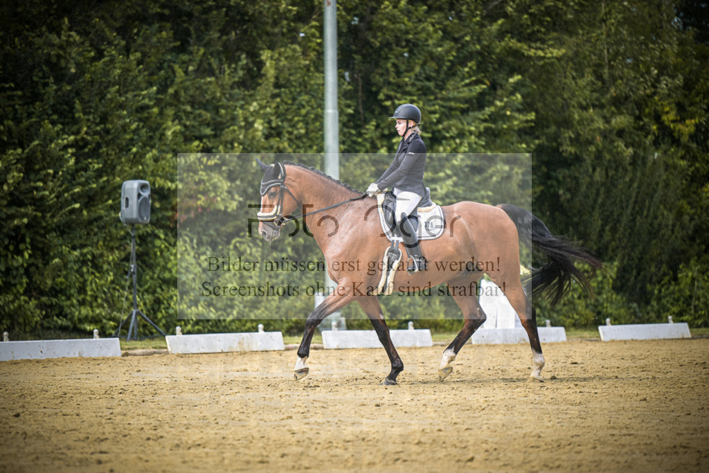 DOS_6958 | Entdecke hochwertige Reitturnierfotos von Foto Oger. Professionell, emotional und authentisch – jetzt Lieblingsmomente im Shop bestellen.Deutschlandweite Turnierfotografie. - Realisiert mit Pictrs.com