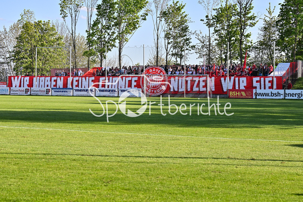 TSV Aubstadt - FC Bayern Amateure | Die Fans der Bayern Amateure haben eine Choreo zu Spielbeginn vorbereitet / Ultras / Choreografie / Regionalliga Bayern: TSV Aubstadt - FC Bayern Muenchen II, NGN-Arena am 23.04.2025