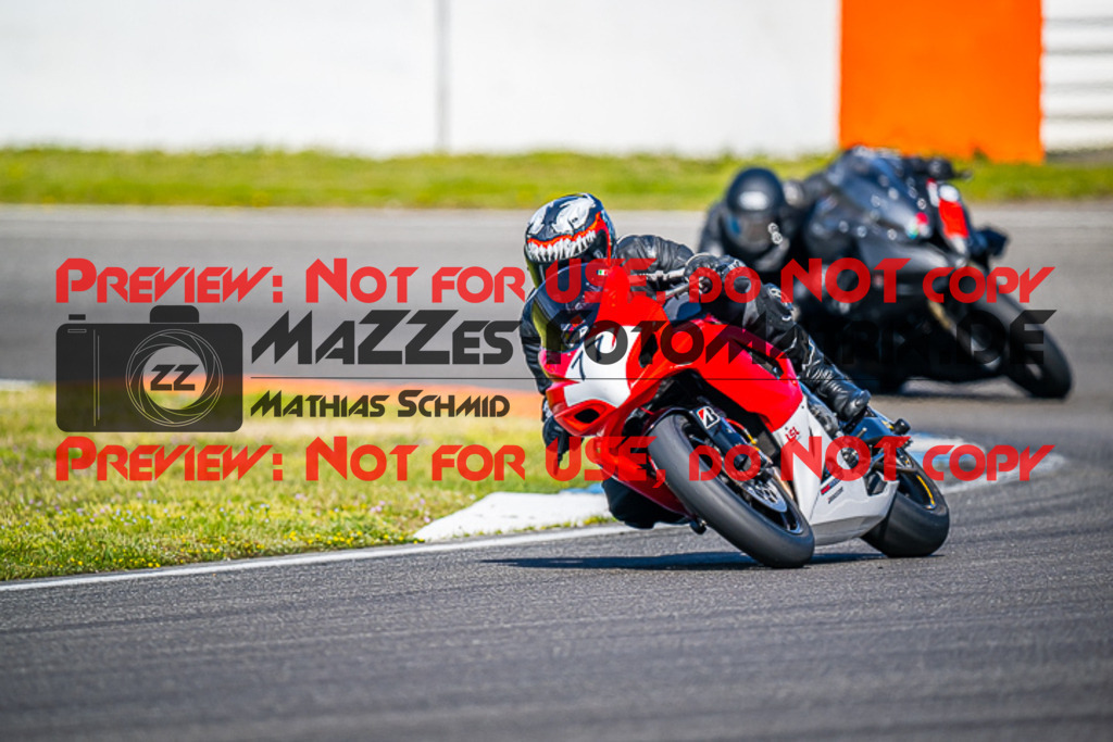 MaZZes_FotoMatrix_230410_4980 | ROT