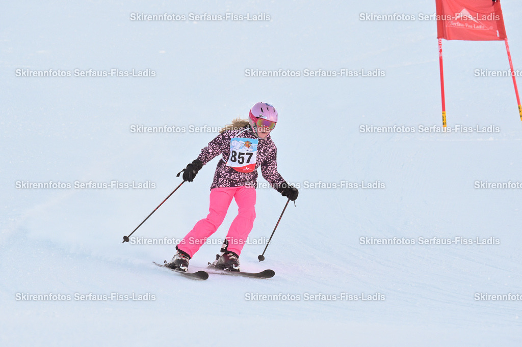 SRF_25.12.2025_0183 | Skirennfotos,Serfaus,Fiss,Ladis,Kinderskirennen,Winter,Tirol,Oberland,skirace,SFL,feelfree,weil wir's genießen,ski,Ski,skifahren,Sonnenplateau, - Realisiert mit Pictrs.com