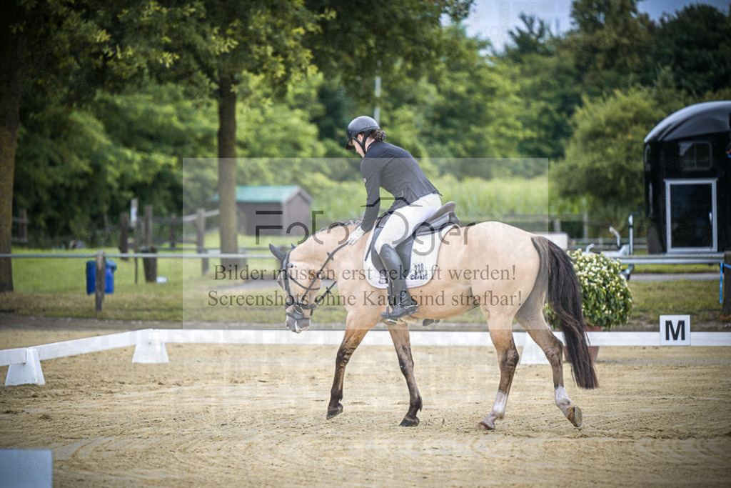 DOS_5690 | Entdecke hochwertige Reitturnierfotos von Foto Oger. Professionell, emotional und authentisch – jetzt Lieblingsmomente im Shop bestellen.Deutschlandweite Turnierfotografie. - Realisiert mit Pictrs.com