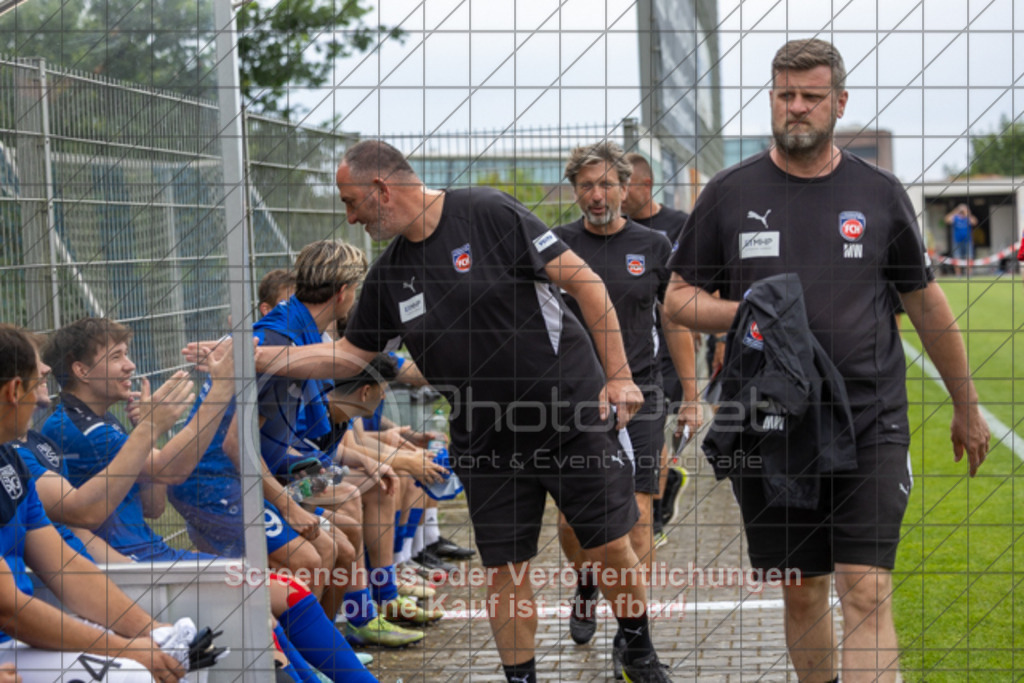 20250706_152909_0546 | #,TSG Salach (blau) vs. 1.FC Heidenheim (rot), Fußball, Freundschaftsspiel - WfV, Saison 2025/2026, Rasensportplatz, Staufenecker Str. 41, 73084 Salach, 06.07.2025 - 15:30 Uhr,Foto: PhotoPeet-Sportfotografie/Peter Harich