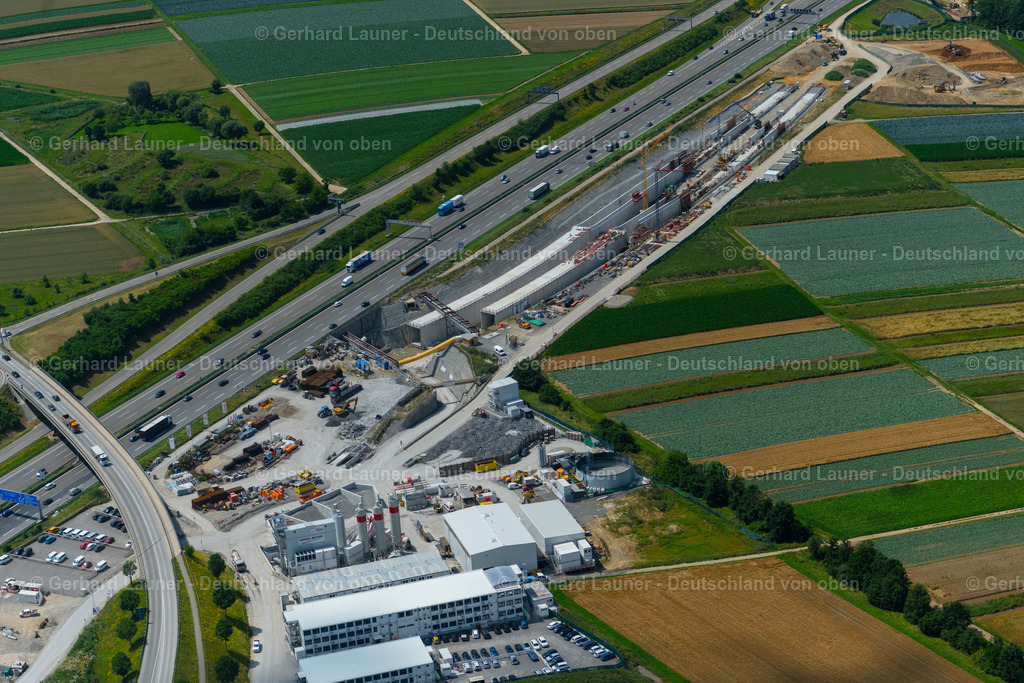 4046641 | LEINFELDEN-ECHTERDINGEN 19.07.2021 Baustelle mit Tunnelführungsarbeiten für die Streckenführung und den Verlauf " Flughafentunnel " parallel zum Verlauf der Autobahn BAB A8 in Leinfelden-Echterdingen im Bundesland Baden-Württemberg, Deutschland. Weiterführende Informationen bei: CDM Smith Consult GmbH,  GBI Gackstatter Beratende Ingenieure GmbH,  Max Bögl Bauservice GmbH &amp; Co. KG,  Vössing Ingenieurgesellschaft mbH. // Construction site with tunneling work for the route and the "airport tunnel" course parallel to the course of the A8 motorway in Leinfelden-Echterdingen in the state Baden-Wuerttemberg, Germany. Further information at: CDM Smith Consult GmbH,  GBI Gackstatter Beratende Ingenieure GmbH,  Max Boegl Bauservice GmbH &amp; Co. KG,  Voessing Ingenieurgesellschaft mbH. Foto: Gerhard Launer